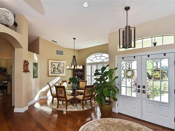 5th image of 548 Laurel Cherry Ln