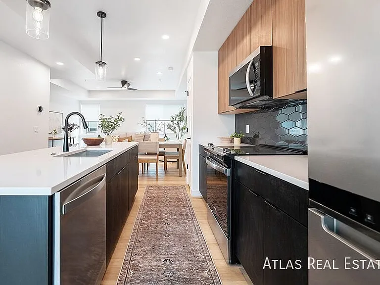 240 Osiander Street — Photo 27