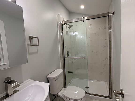 3rd image of 421 Jefferson Ave #3