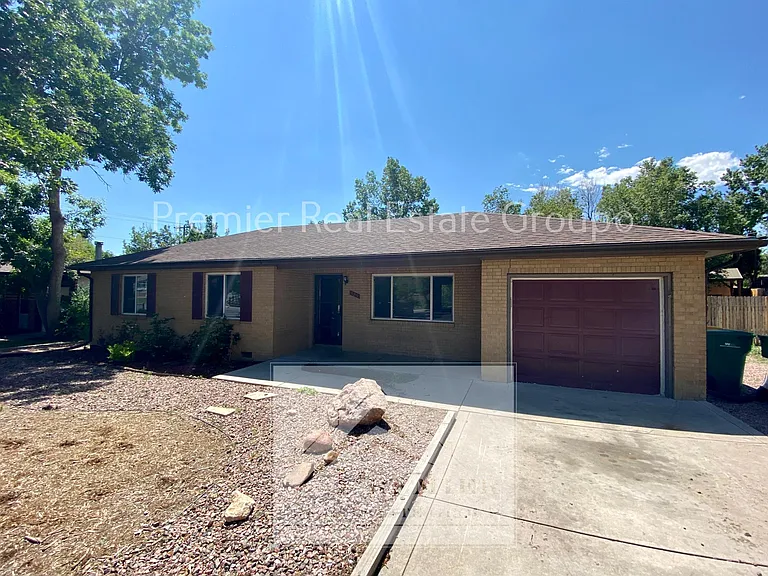 325 W Ramona Ave — Photo 3