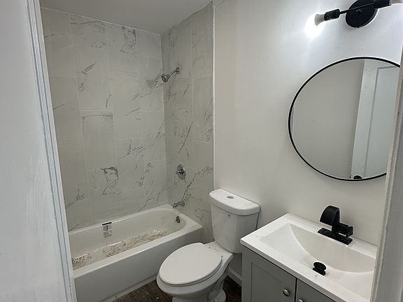 4th image of 2135 Garfield Ave