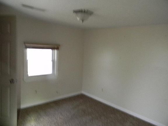 5th image of 42 Dorchester Dr