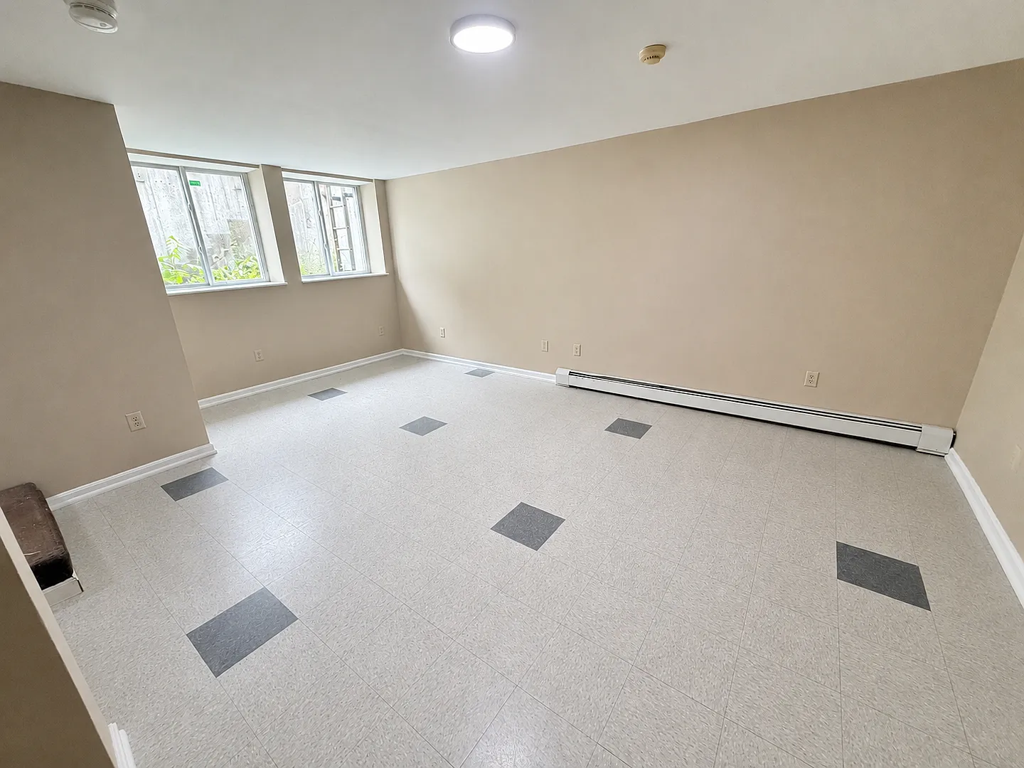 40 Colchester Avenue — Photo 2