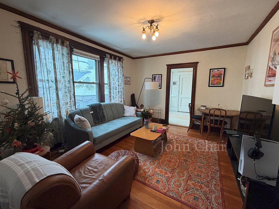 1st image of 16 Lakeville Rd #11