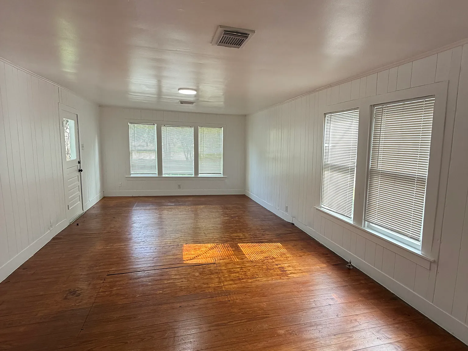 3 bed, 1100 sqft, $1,650 — Photo 4