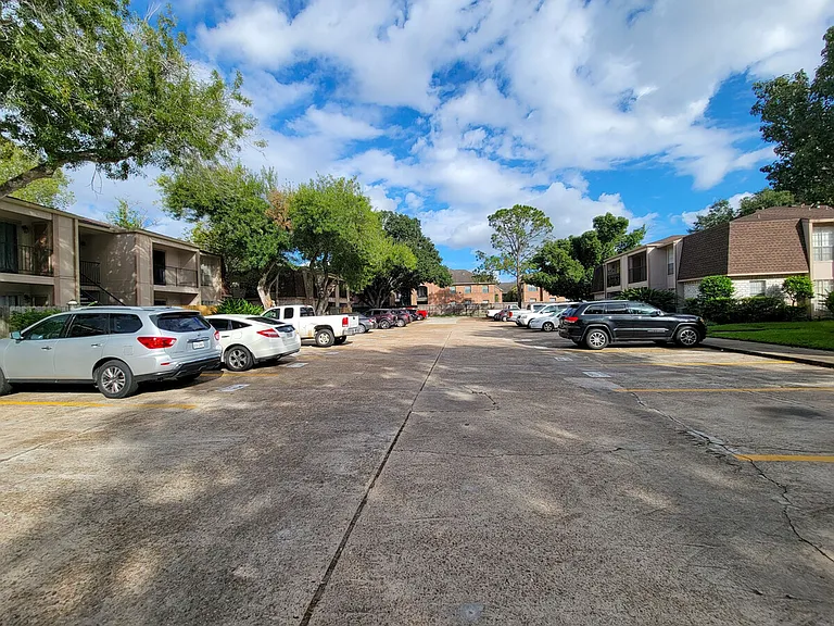 Kimberly House Apartments — Photo 34