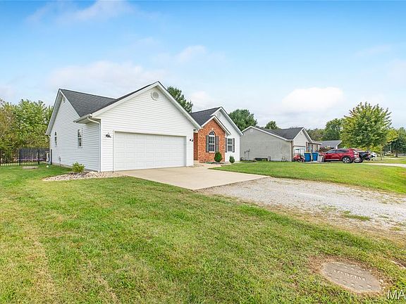 3rd image of 1738 Fountainbleu Dr
