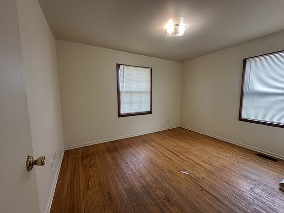 5th image of 400 Lancashire Rd