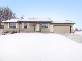 935 Woodspointe Dr SW, Byron Center, MI 49315