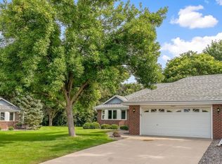 7085 24th St N, Oakdale, MN 55128