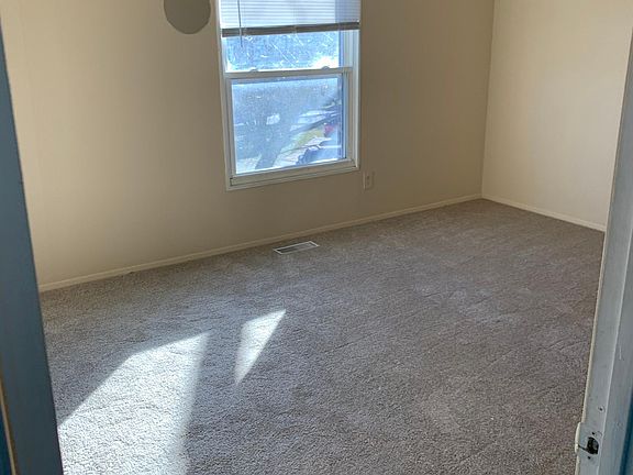 5th image of 7 Falls Chapel Way #D