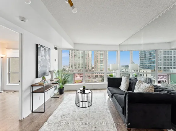 8 Lee Centre Dr #705, Toronto, ON M1H 3H8