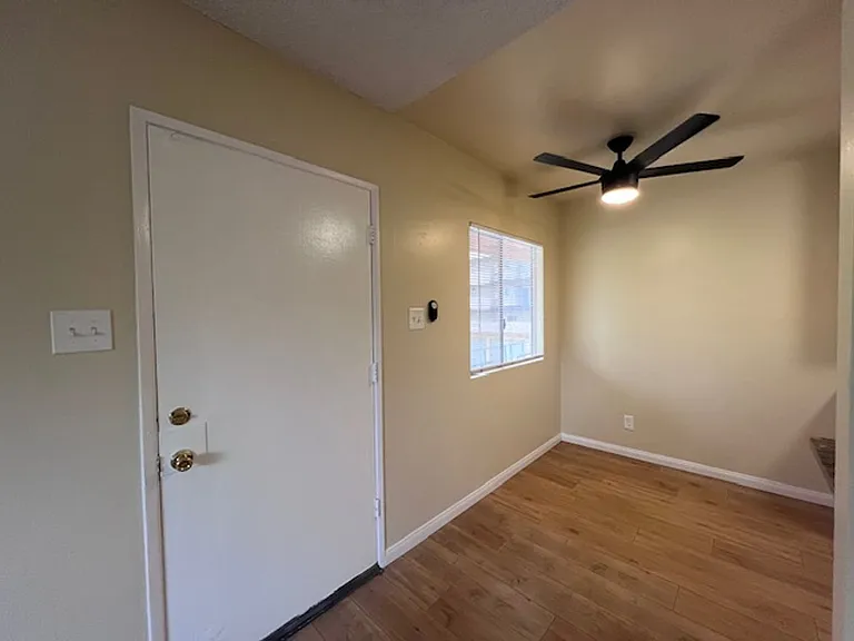 430 Golden Ave — Photo 7