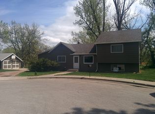 2000 Sun Valley Dr, Rapid City, SD 57702
