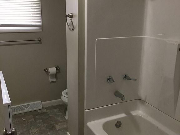 5th image of 808 Northway St