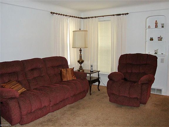 4th image of 13637 Belleshire Ave
