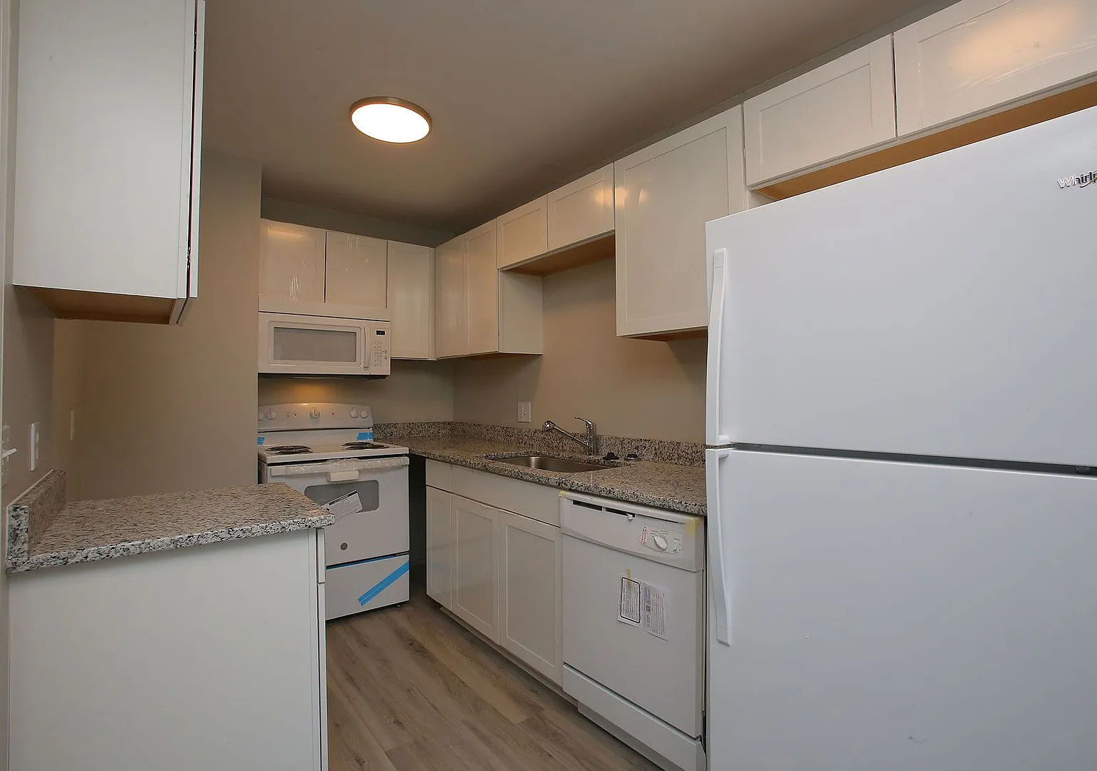 Patricia Apartments — Photo 3