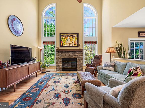 5th image of 734 Cornelia Pl