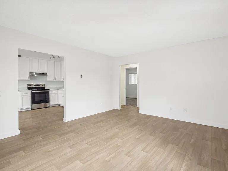 Valle at 9209 Kenwood — Photo 8