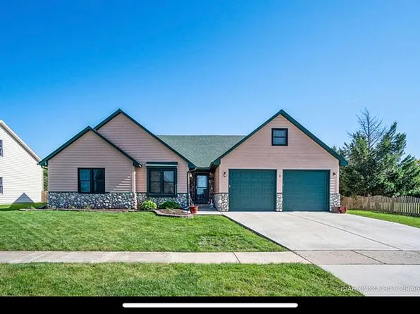 430 Meadow Ln, Hinckley, IL 60520