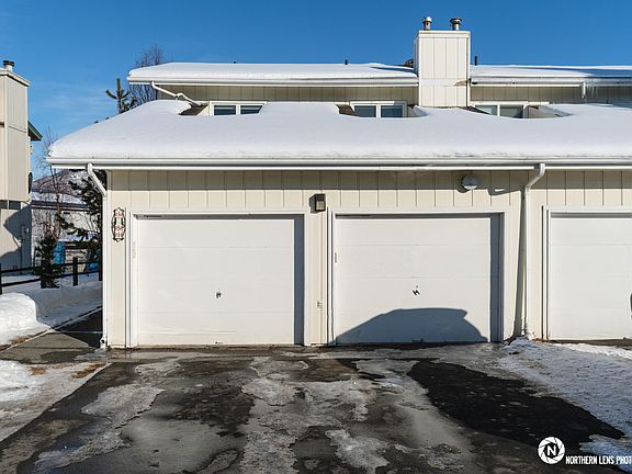 2nd image of 3051 Brookview St