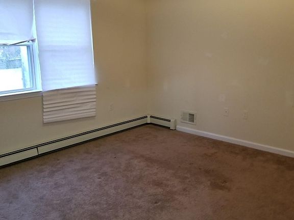 5th image of 409 Cromwell Ave