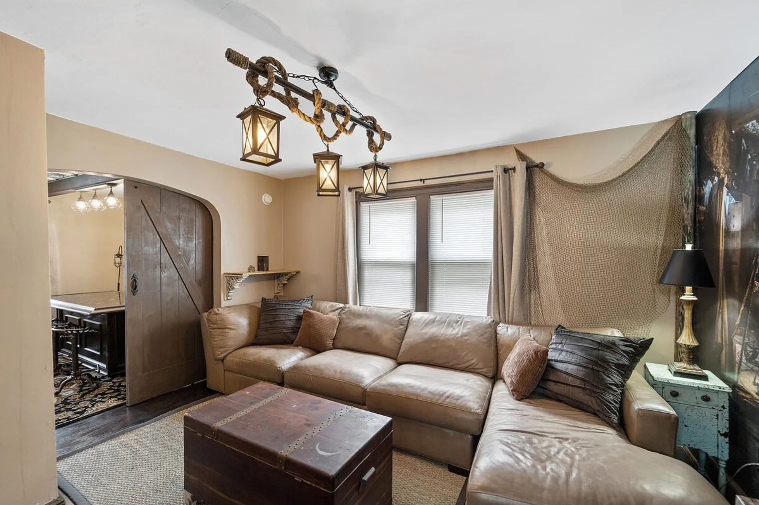 3 bed, 2.5 bath, $7,164 — Photo 3