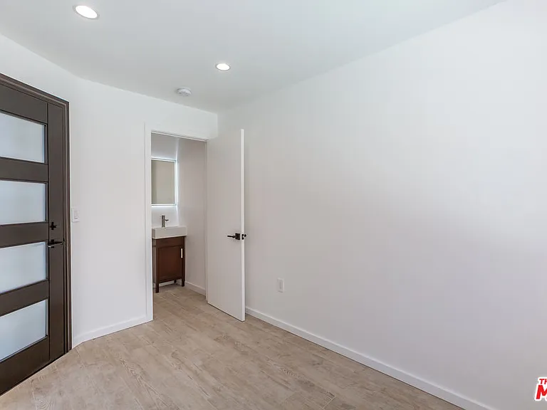 8012 Zeus Dr — Photo 29