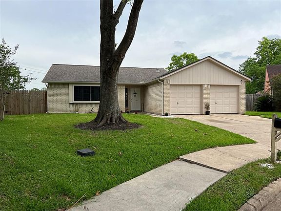 3rd image of 1102 Pecan Glen Dr