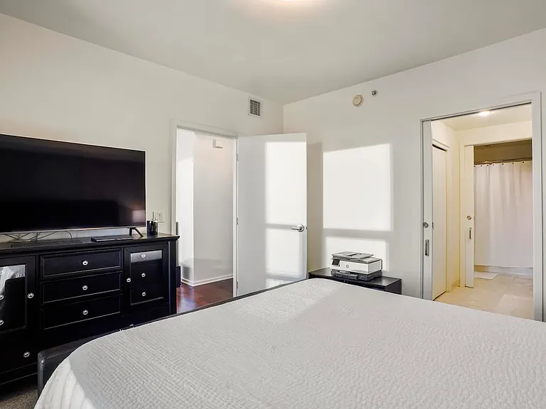 321 10th Ave #2107 — Photo 12