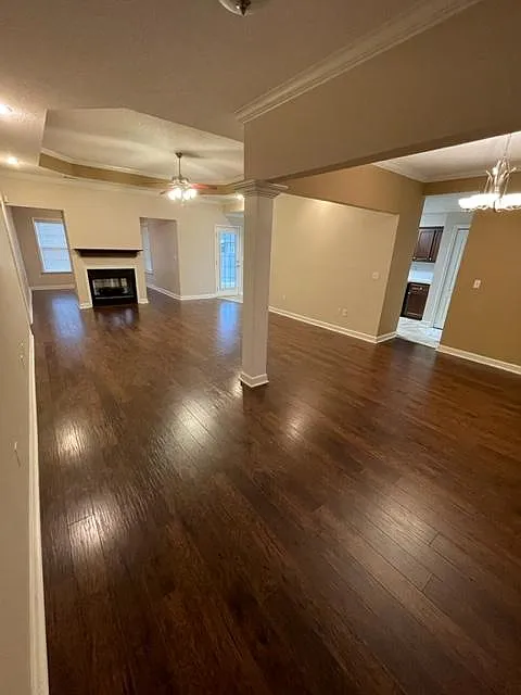 402 Strawbridge Ln photo 1