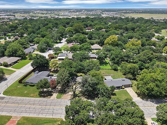 5th image of 1816 Ridgmar Blvd