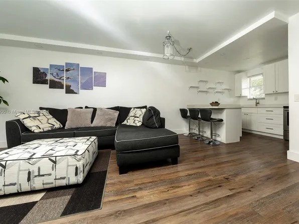 1700 NE 191st St APT 203, Miami, FL 33179