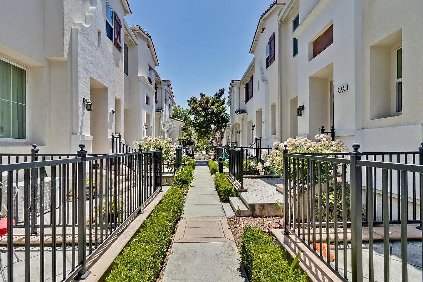 2 bed, 2.5 bath, 1038 sqft, $3,650 — Photo 1