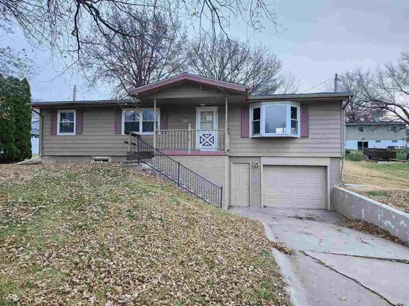 113 Lake Shore Dr, Williamsburg, IA 52361