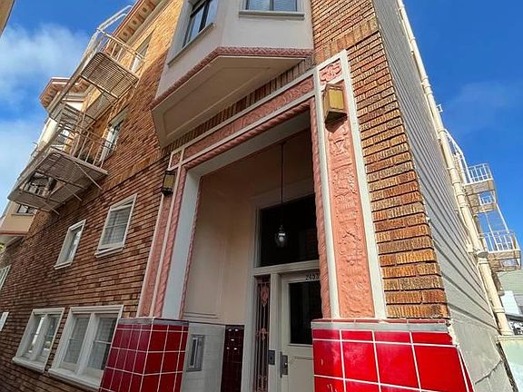 2nd image of 2453 Lombard St APT 206