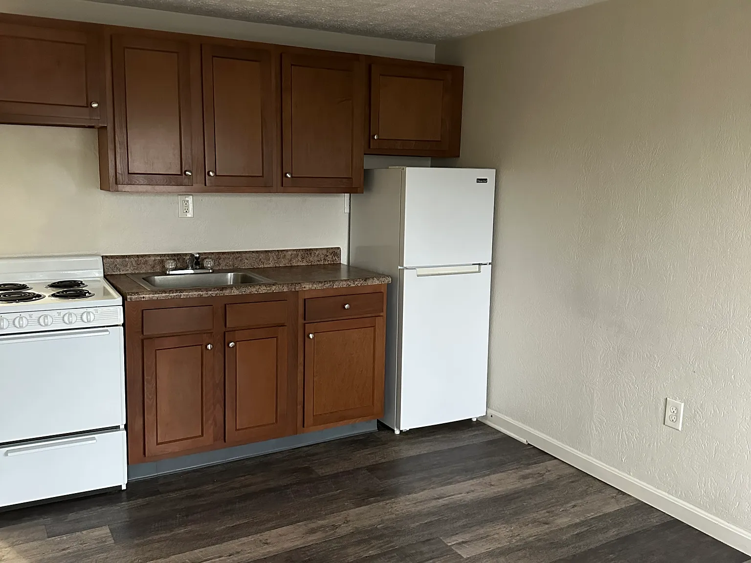 1 bed, 360 sqft, $600 — Photo 2