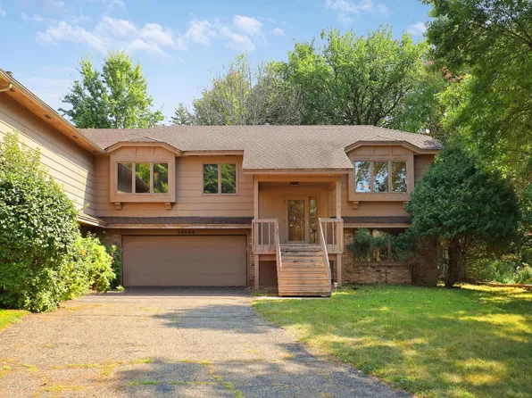 14300 Golf View Dr, Eden Prairie, MN 55346