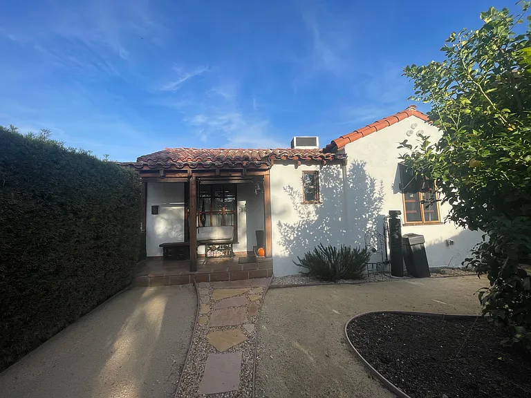 252 S Griffith Park Dr — Photo 9