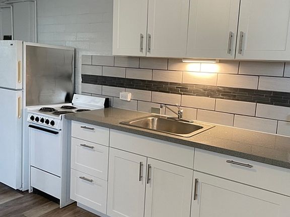 2nd image of 215 Paoakalani Ave #1