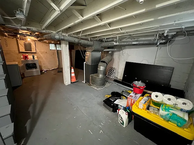 45 University St — Photo 11
