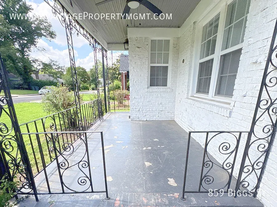 Updated Home in Memphis 859 Biggs Rd. — Photo 3