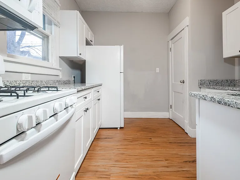 1442 Plum St — Photo 11