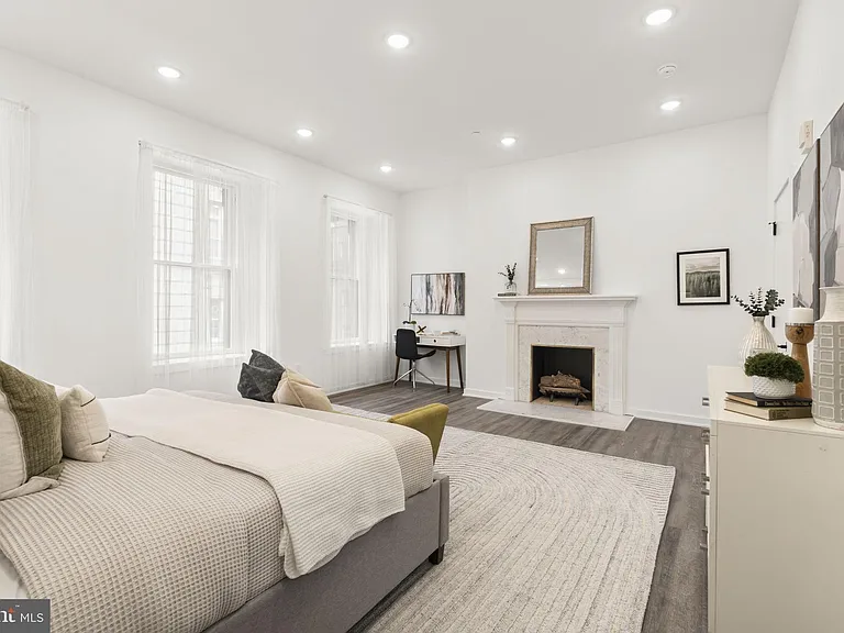 1602 Locust St #4-401 — Photo 1