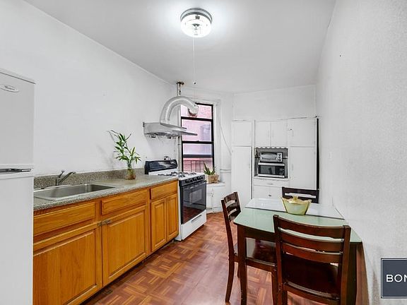 2nd image of 828 Gerard Ave APT 5E