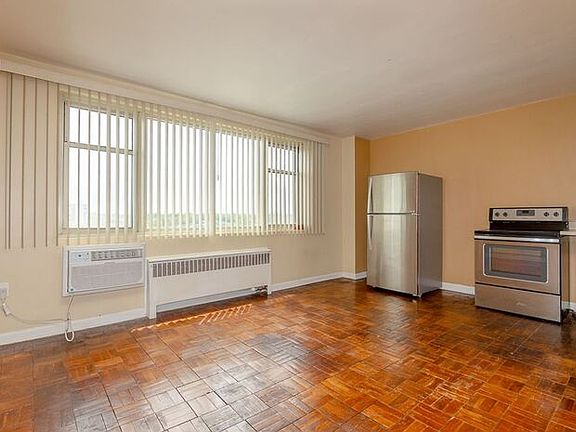 4th image of 11820 Edgewater Dr APT 1023
