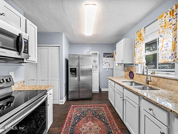 3rd image of 1812 INWOOD Terrace