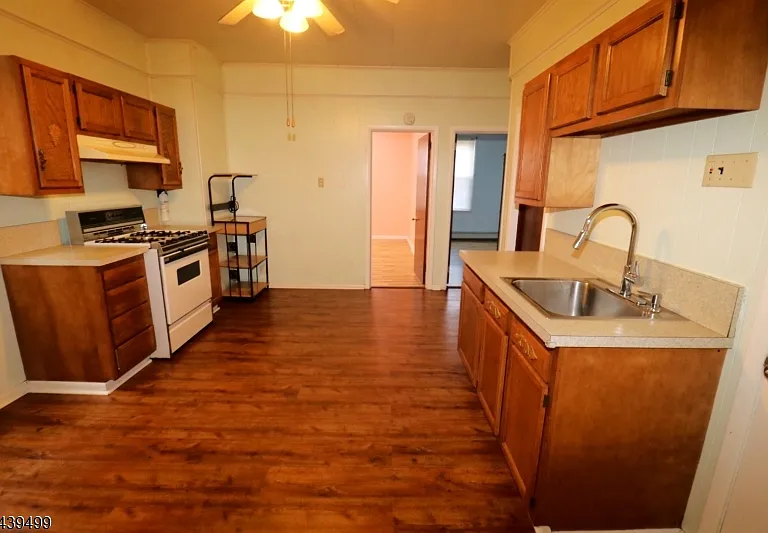 484 Delavan Ave #1 — Photo 13