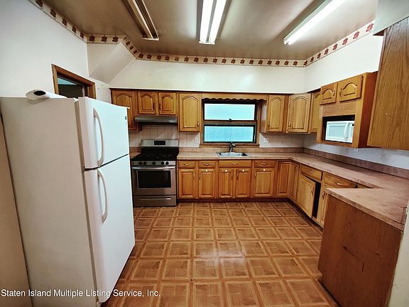 5th image of 232 Hylan Blvd
