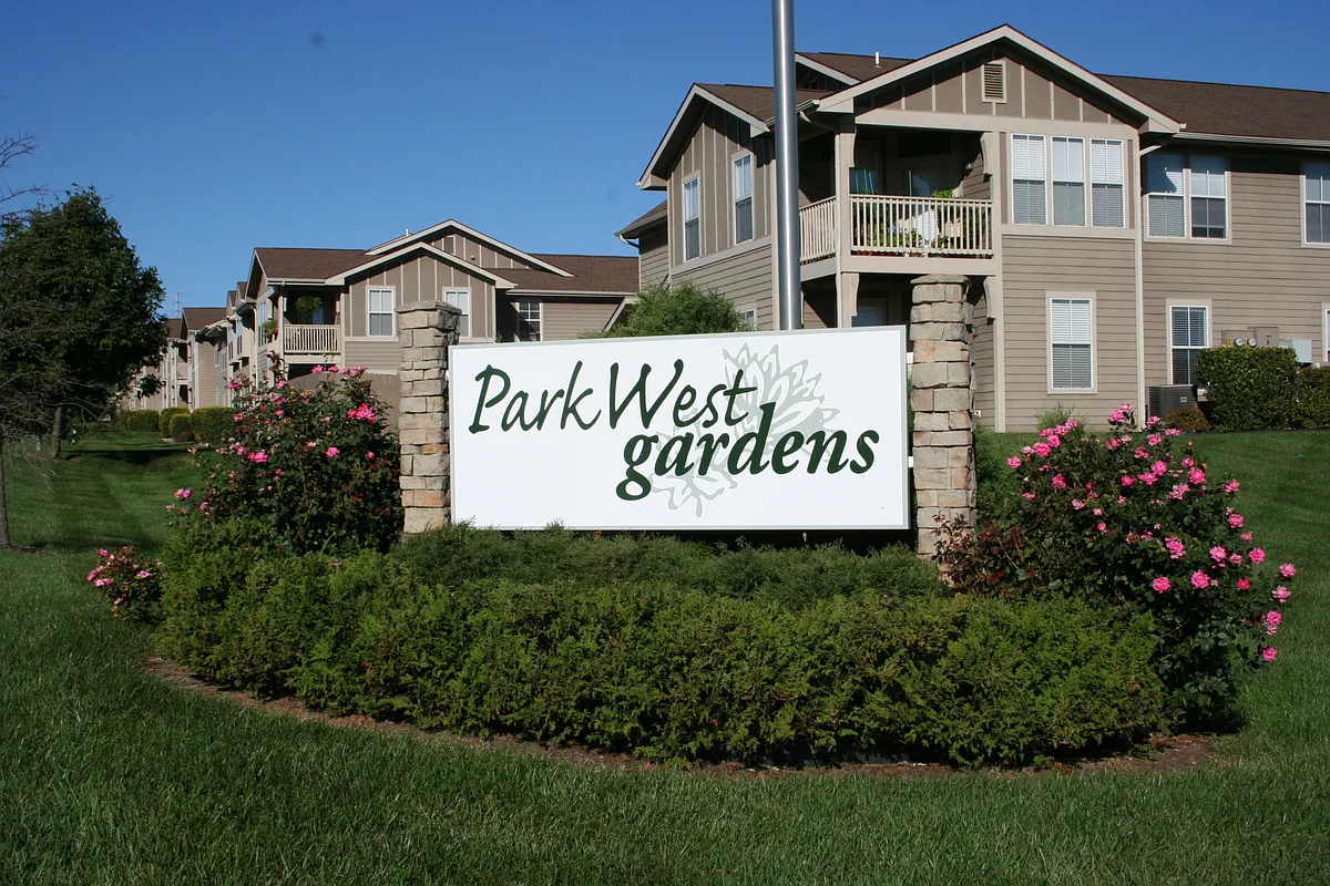 Building Photo - 445 Eisenhower Dr